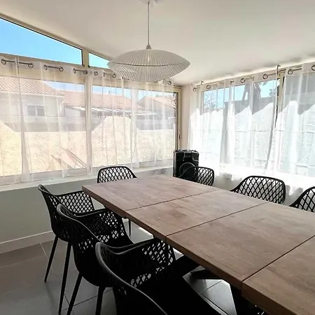 Ensemble Et Piscine Proche *