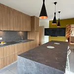 Ensemble Et Piscine Proche
