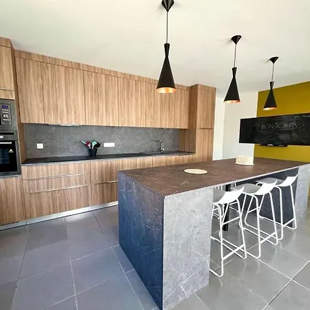 Ensemble Et Piscine Proche Сasa de vacaciones *