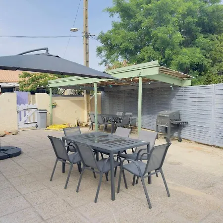 Ensemble Et Piscine Proche