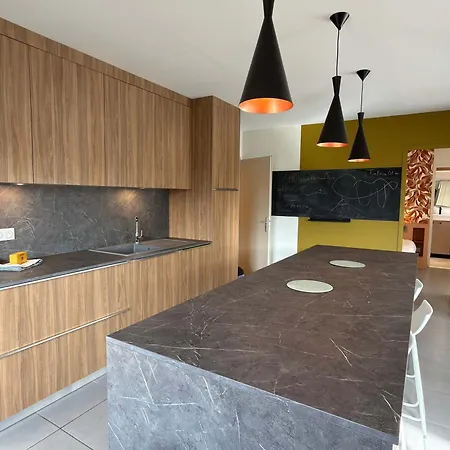 Ensemble Et Piscine Proche