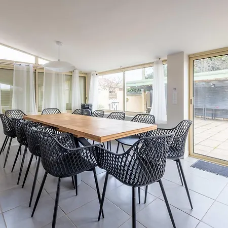 Ensemble Et Piscine Proche