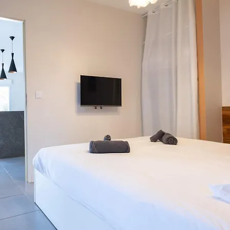 Ensemble Et Piscine Proche