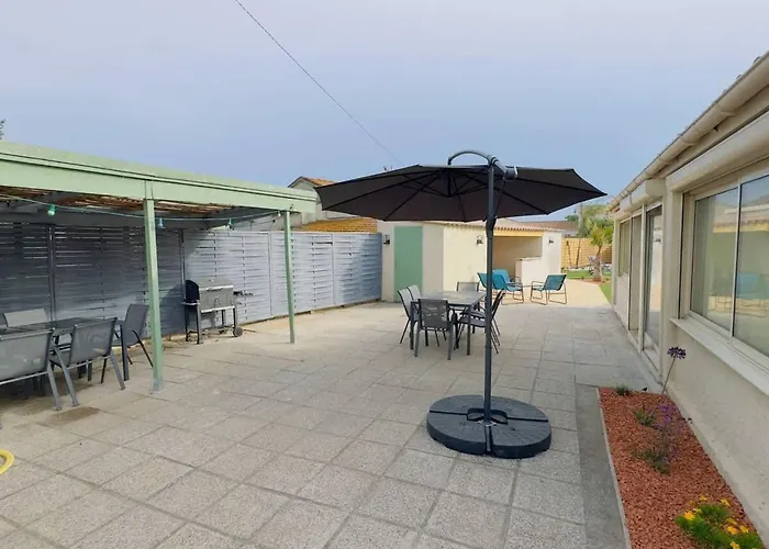 Ensemble Et Piscine Proche