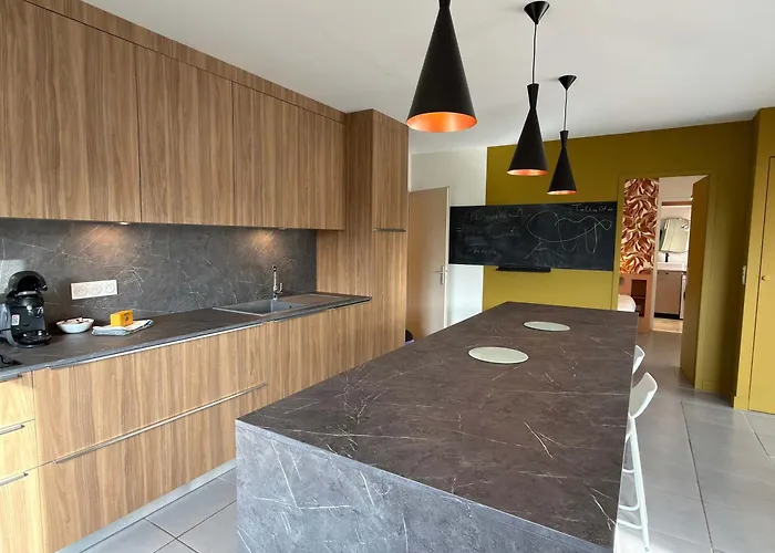 Ensemble Et Piscine Proche