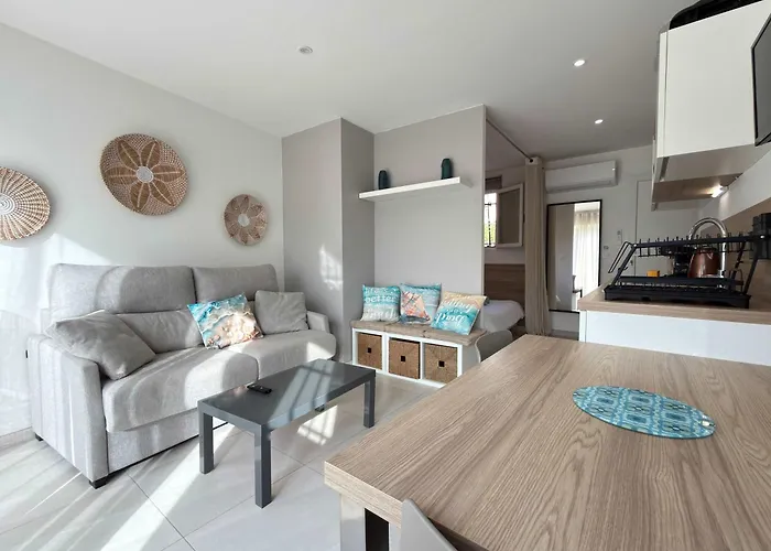 Ensemble Et Piscine Proche *