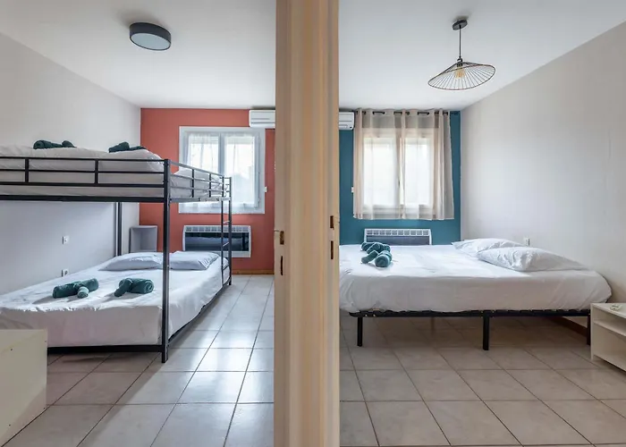 Ensemble Et Piscine Proche *