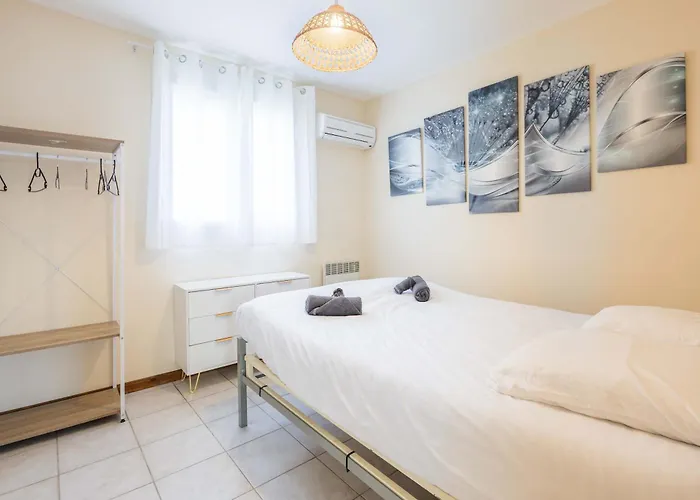 Ensemble Et Piscine Proche